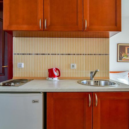Apartments Leut スヴェティ・ステファン 部屋 写真