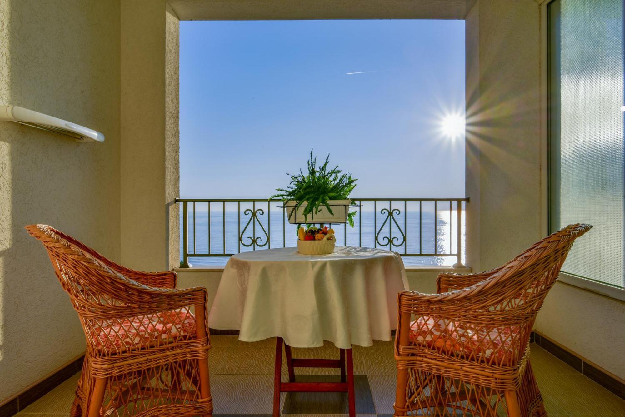 Apartments Leut スヴェティ・ステファン 部屋 写真