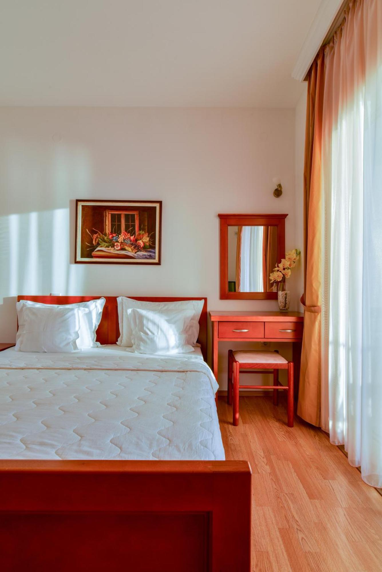 Apartments Leut スヴェティ・ステファン 部屋 写真
