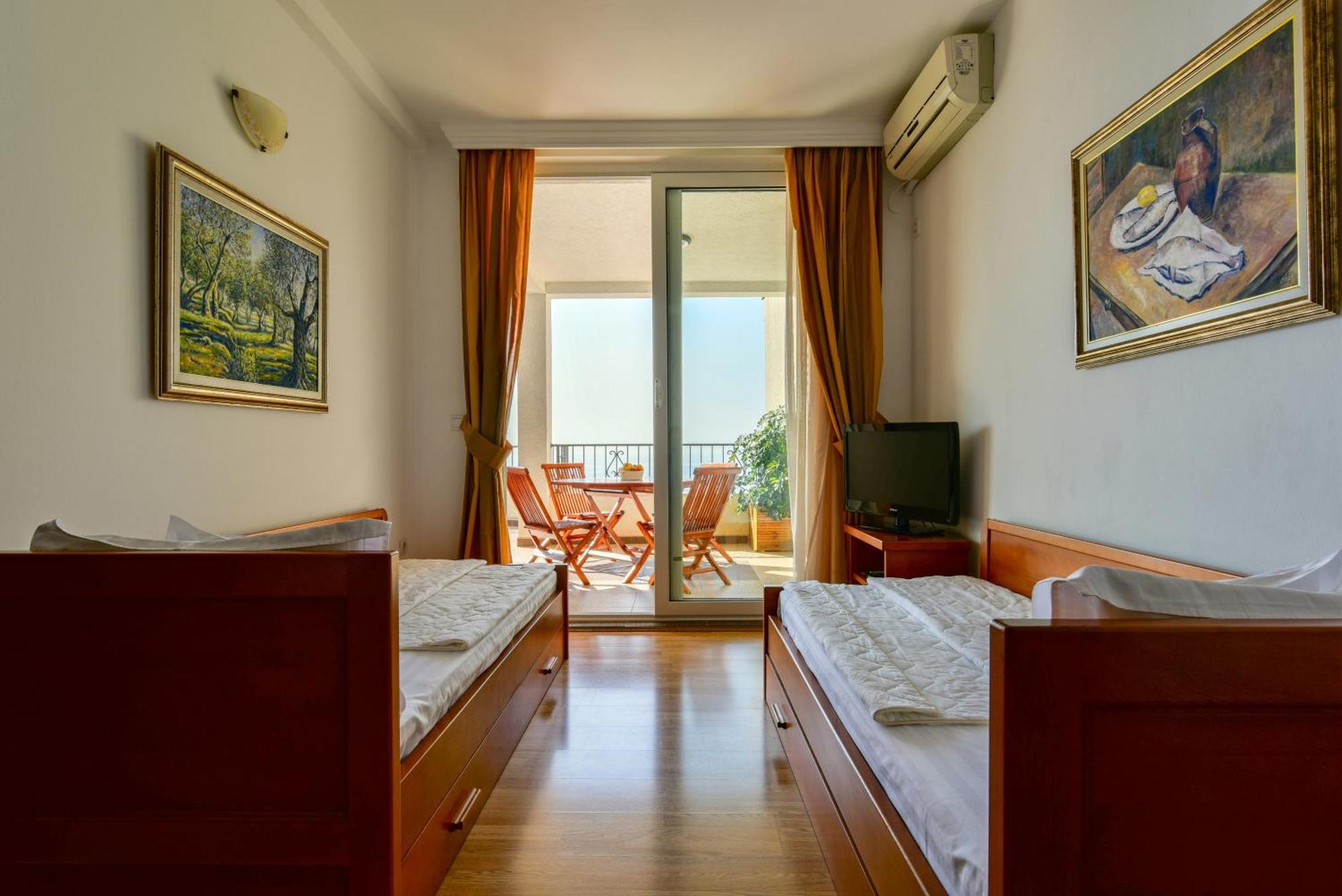 Apartments Leut スヴェティ・ステファン 部屋 写真