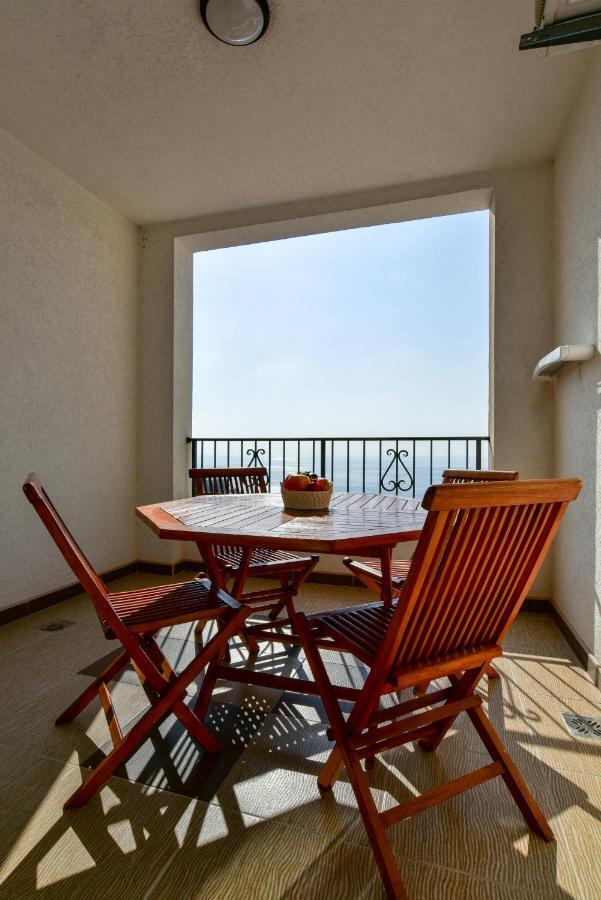 Apartments Leut スヴェティ・ステファン エクステリア 写真